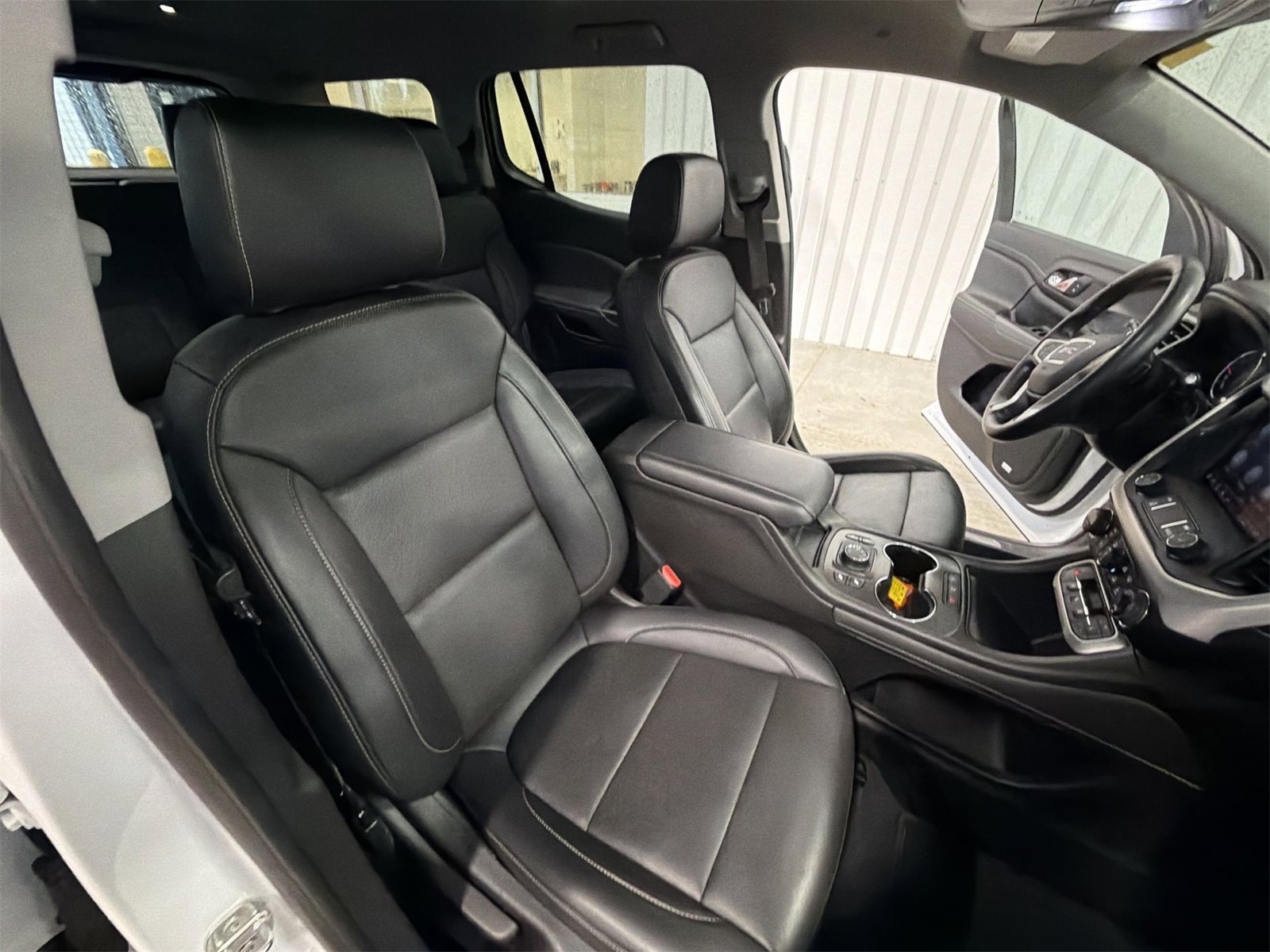 Used 2023 GMC Acadia SLT image 29