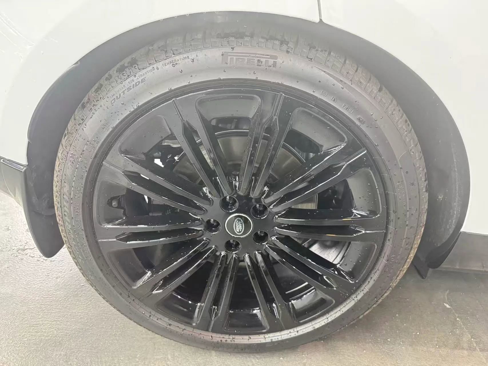 Used 2025 Land Rover Range Rover Long Wheelbase SE image 25