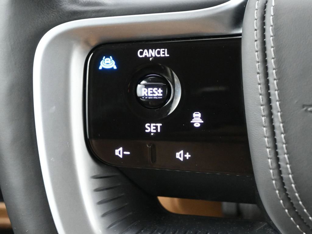 Used 2025 INFINITI QX80 Sensory image 9