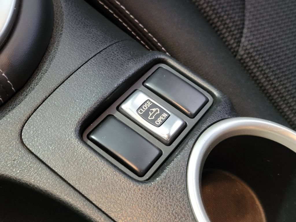 Used 2013 Nissan 370Z Roadster RWD image 24