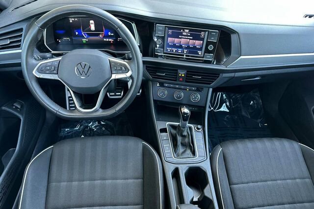 Used 2024 Volkswagen Jetta Sport image 13