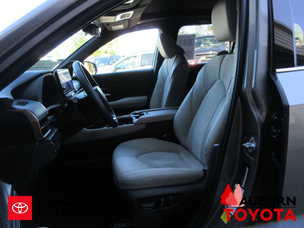 Certified 2025 Toyota Grand Highlander AWD Hybrid image 28