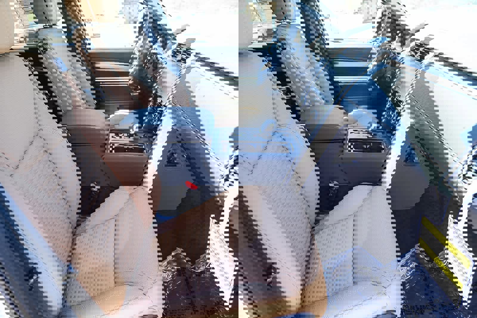 New 2025 Land Rover Discovery Dynamic SE image 16