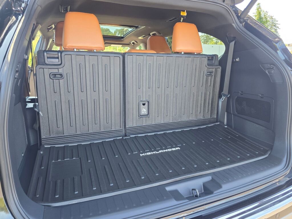 Used 2024 Toyota Highlander Platinum image 18