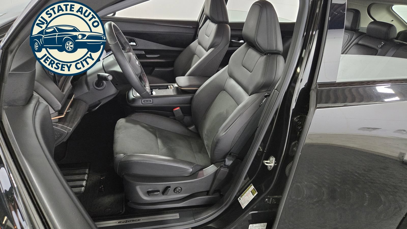 Used 2023 Nissan Ariya AWD image 25