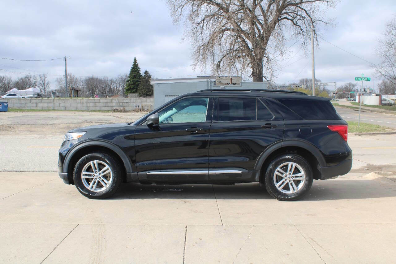 Used 2022 Ford Explorer XLT image 5