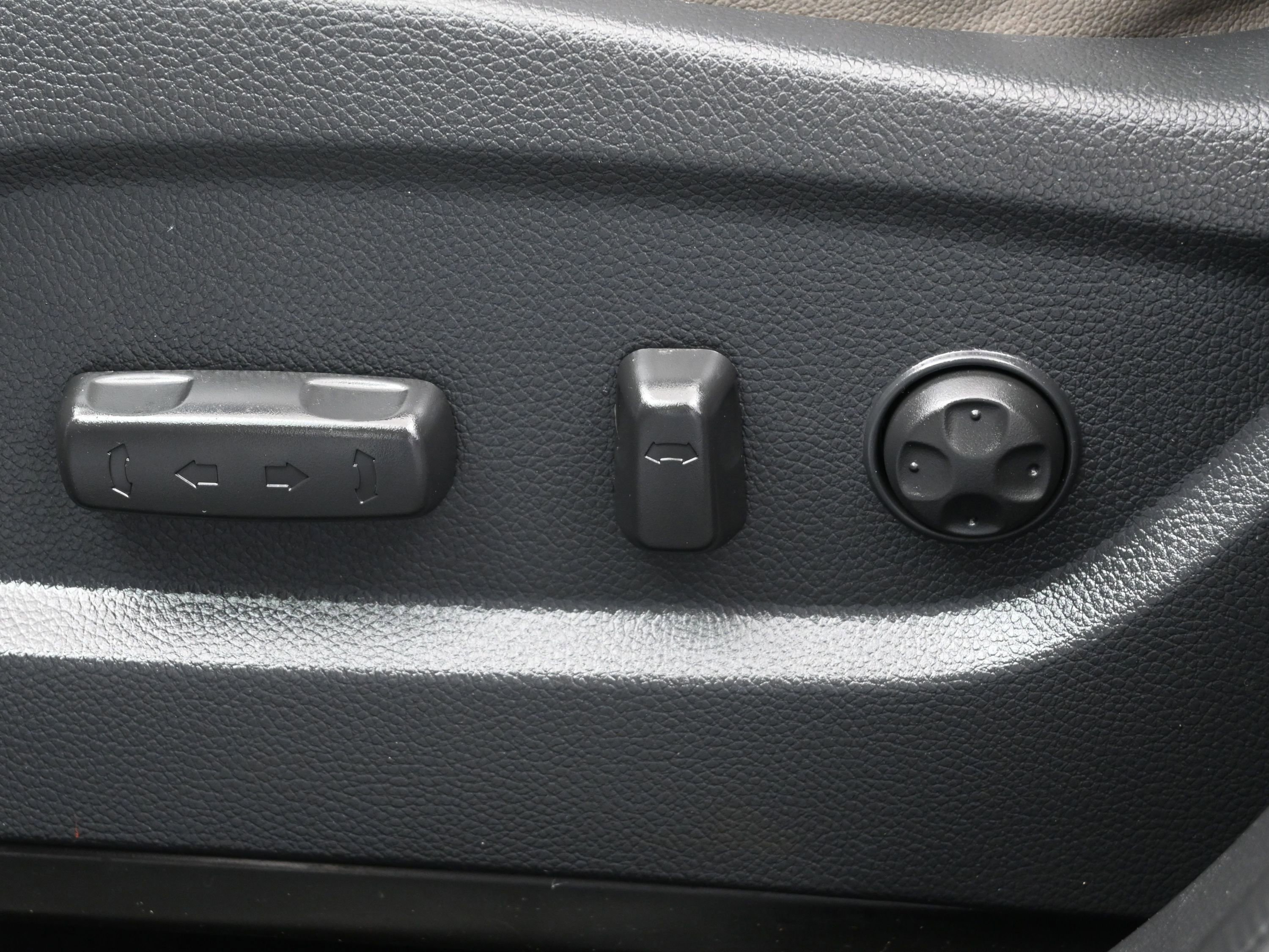 Used 2017 Hyundai Santa Fe Limited image 10