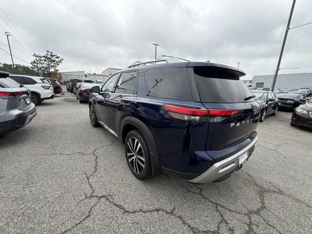 Used 2024 Nissan Pathfinder Platinum w/ Cargo Package AWD/4WD image 8