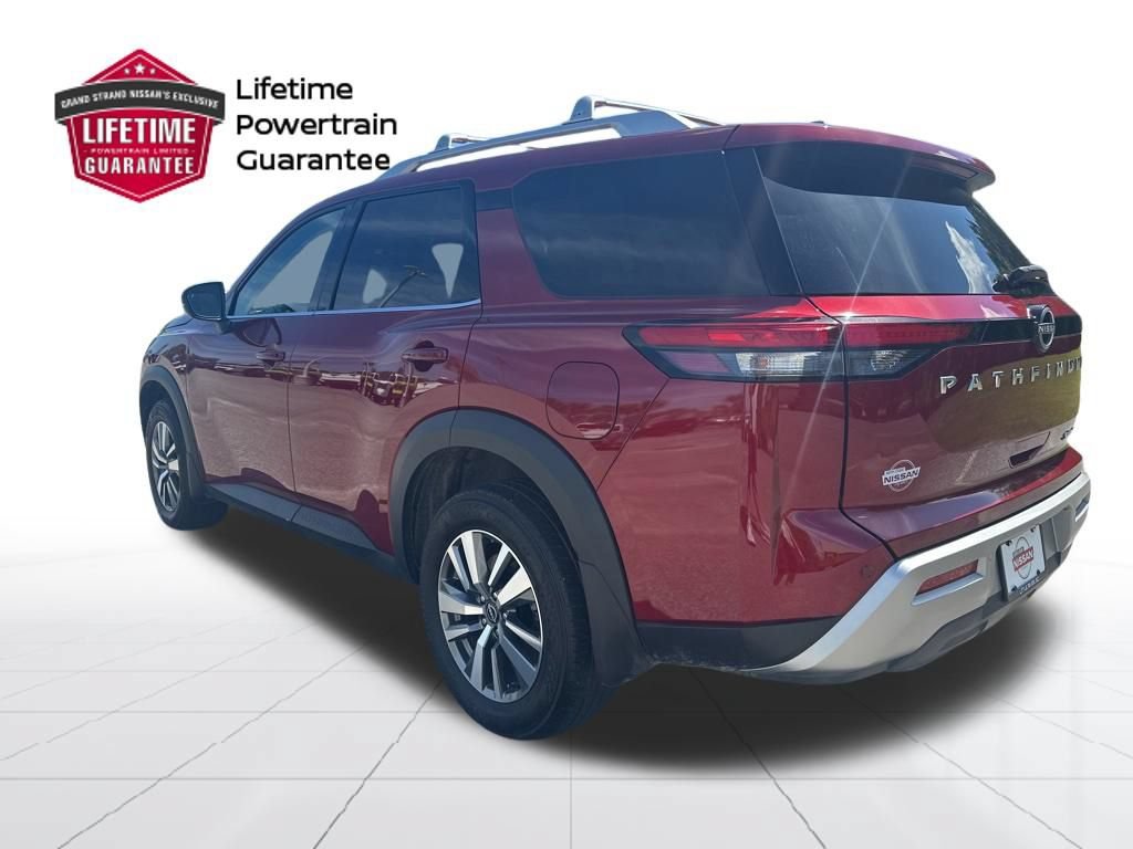 Used 2025 Nissan Pathfinder SL AWD/4WD image 5