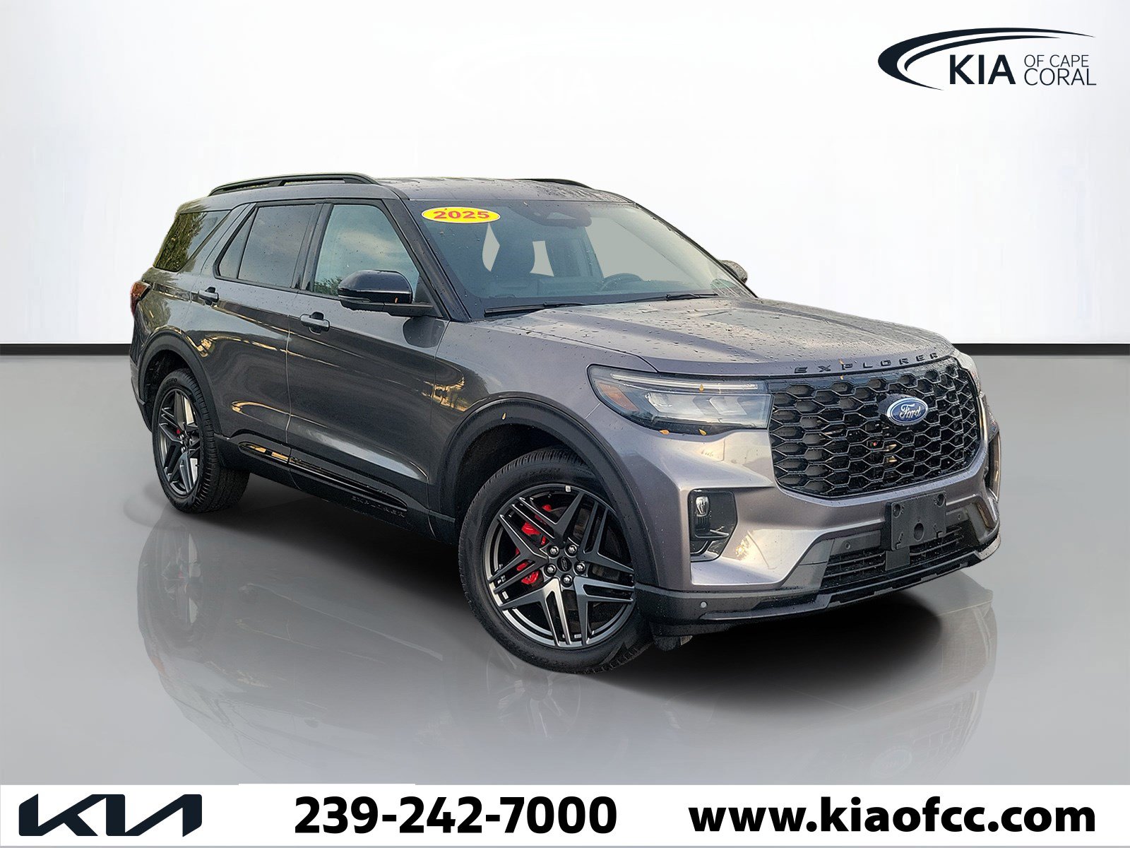 Used 2025 Ford Explorer ST-Line w/ ST-Line Street Pack AWD/4WD image 1