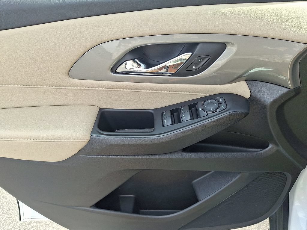 Certified 2023 Chevrolet Traverse LS FWD image 13