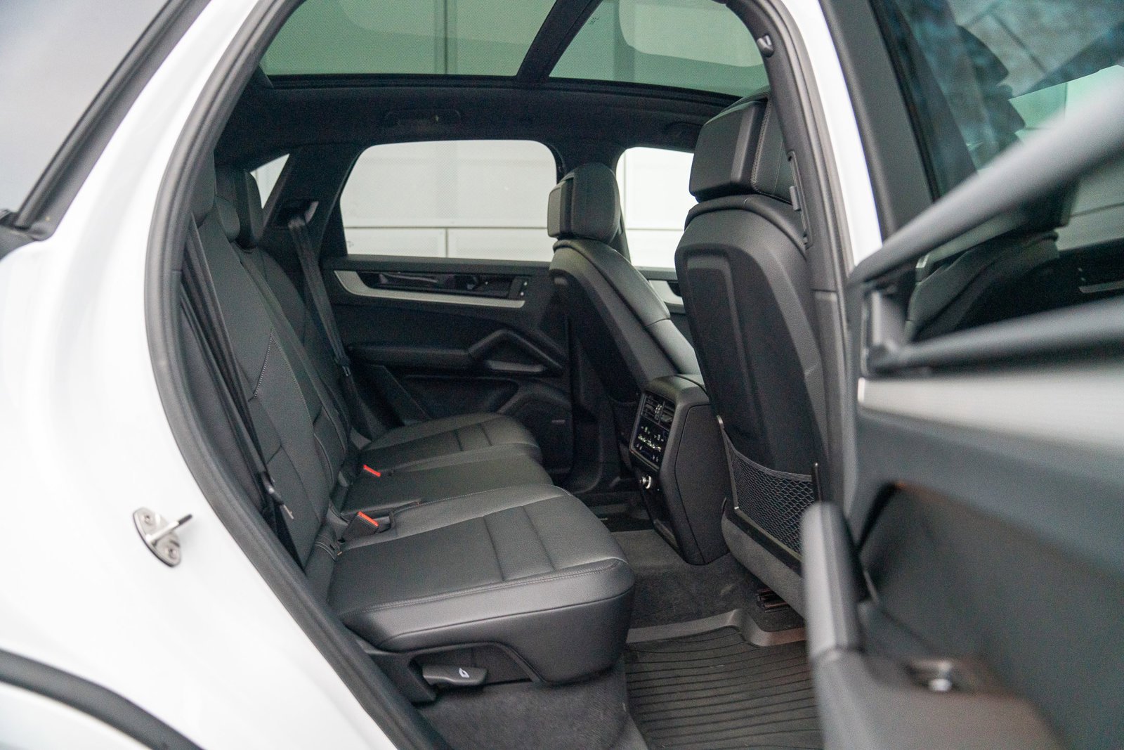 Used 2025 Porsche Cayenne image 23