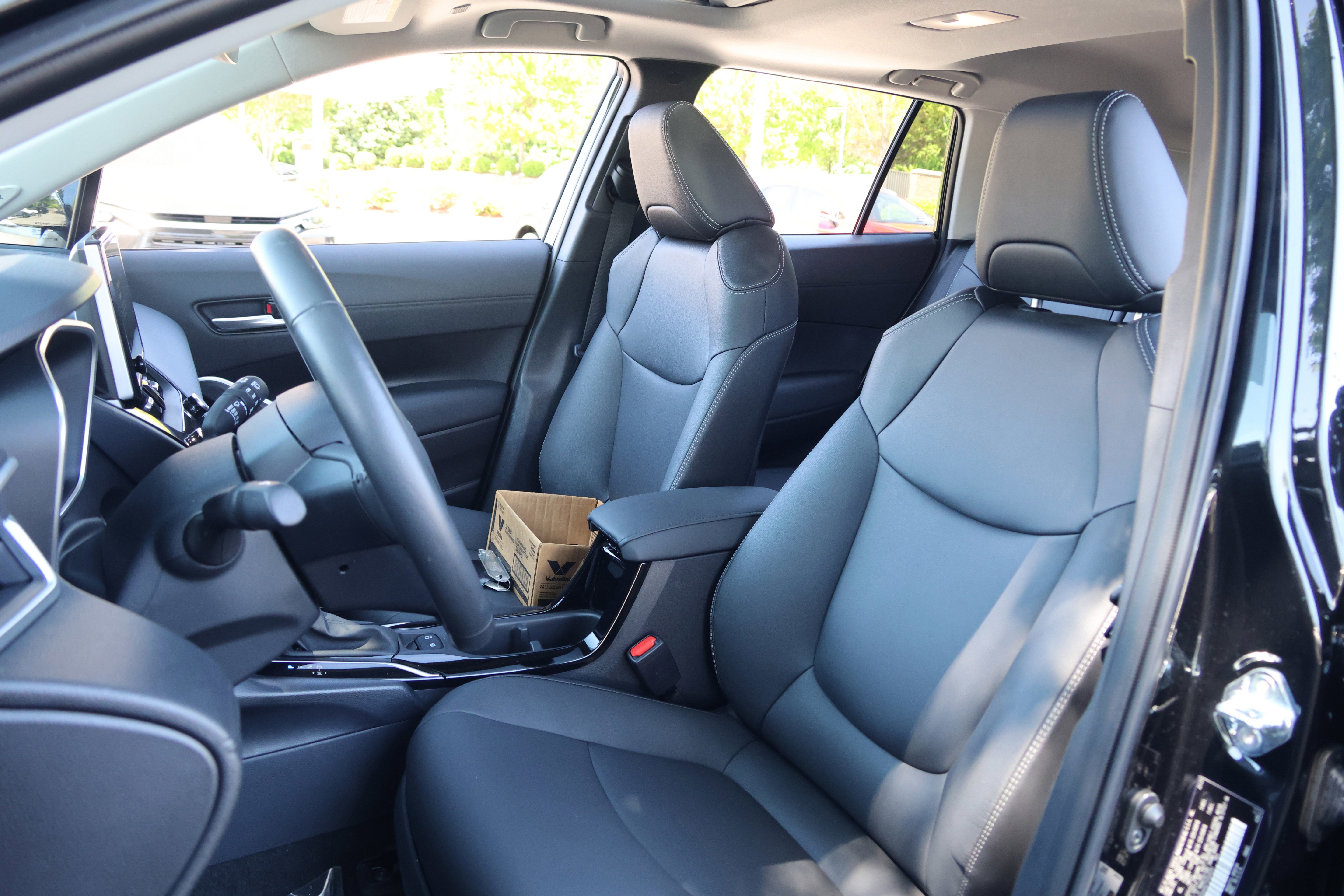 Used 2023 Toyota Corolla Cross XLE w/ Convenience Package AWD/4WD image 32