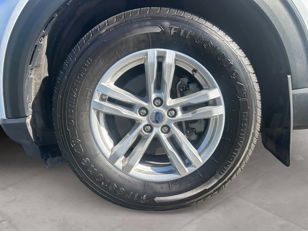 Used 2022 Ford Explorer XLT w/ Equipment Group 202A AWD/4WD image 14