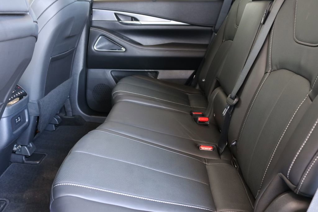 Certified 2025 INFINITI QX60 Luxe w/ Vision Package image 23