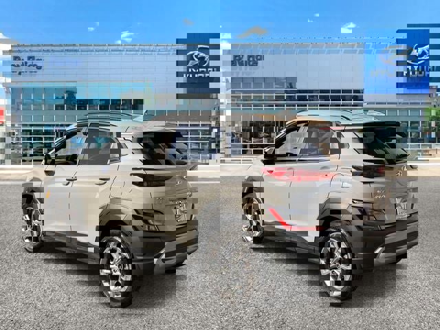 Used 2023 Hyundai Kona SEL AWD/4WD image 7