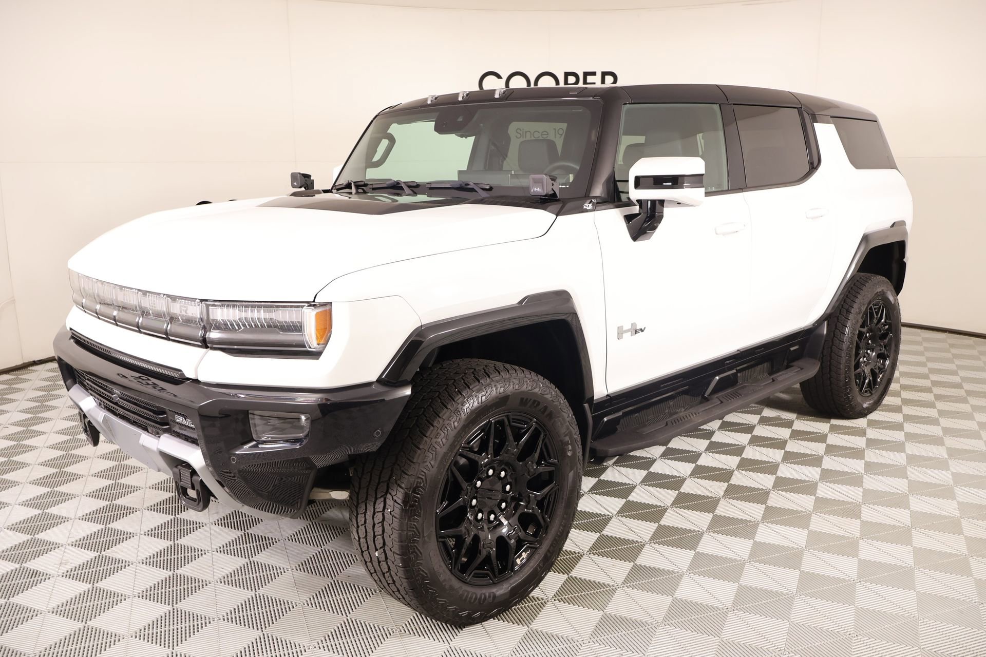 Used 2024 GMC Hummer EV 2X w/ LPO, Illumination Package image 10