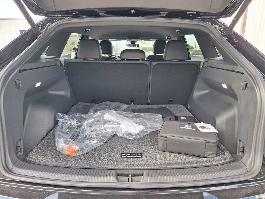 New 2026 Volkswagen Atlas Cross Sport SE FWD image 14