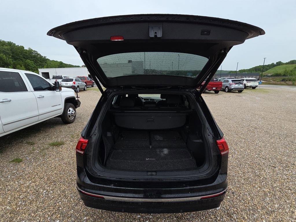 Used 2018 Volkswagen Tiguan SEL AWD/4WD image 14