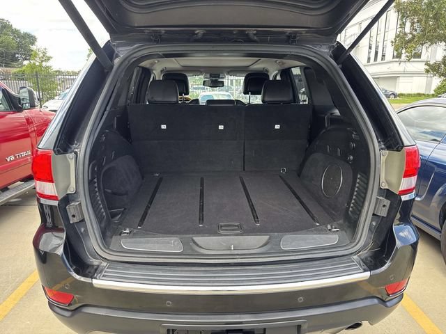 Used 2012 Jeep Grand Cherokee Overland w/ Trailer Tow Group RWD image 8