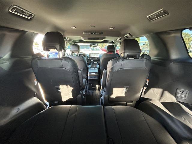 Certified 2025 Toyota Sienna Platinum image 16