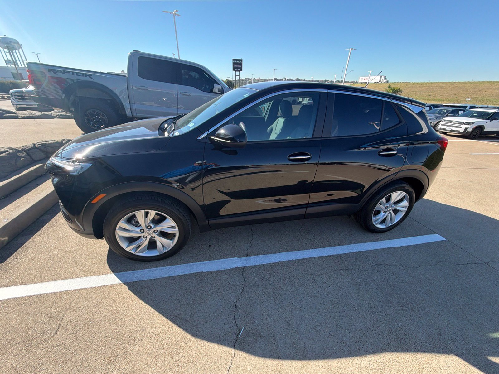 Used 2024 Buick Encore GX Preferred FWD image 3