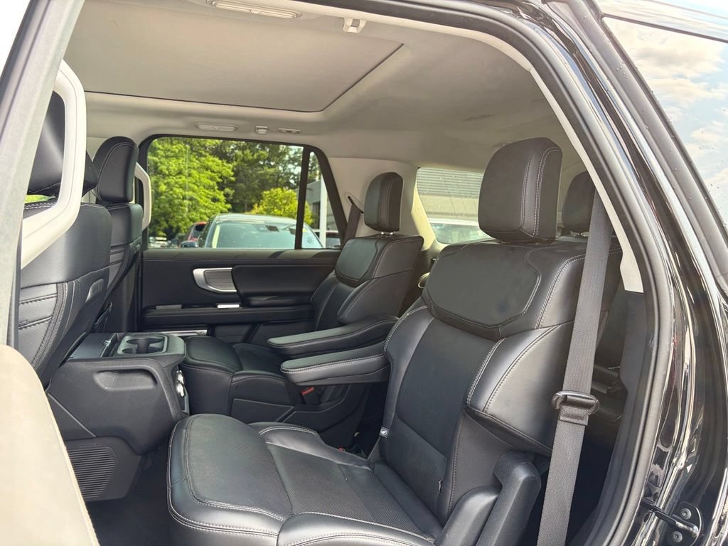 Used 2025 Ford Expedition Platinum AWD/4WD image 18