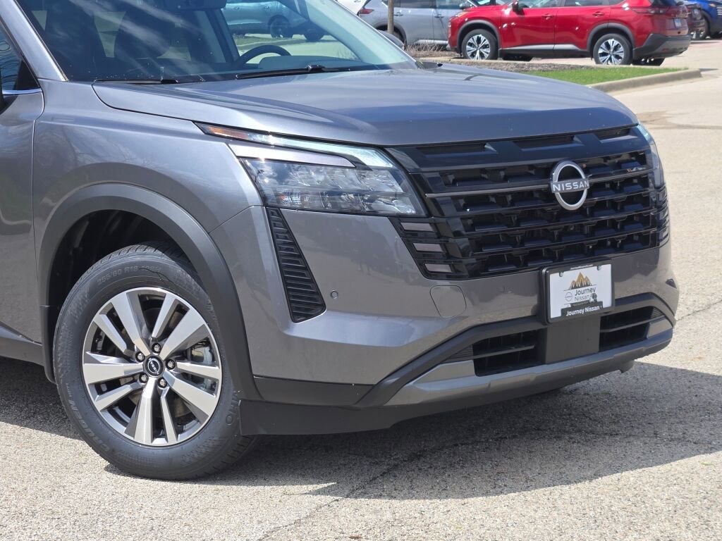 New 2026 Nissan Pathfinder SL AWD/4WD image 2