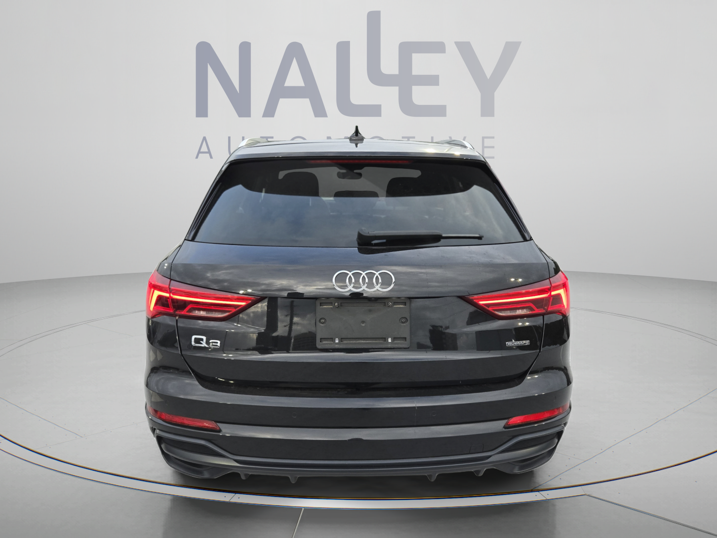 Used 2020 Audi Q3 2.0T Premium w/ Convenience Package AWD/4WD image 4