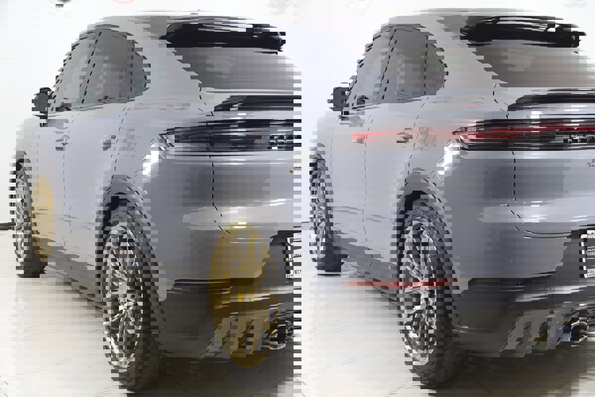 Used 2024 Porsche Cayenne Turbo GT image 31