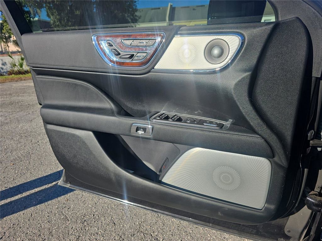 Used 2020 Lincoln Continental Reserve w/ Luxury Package image 15