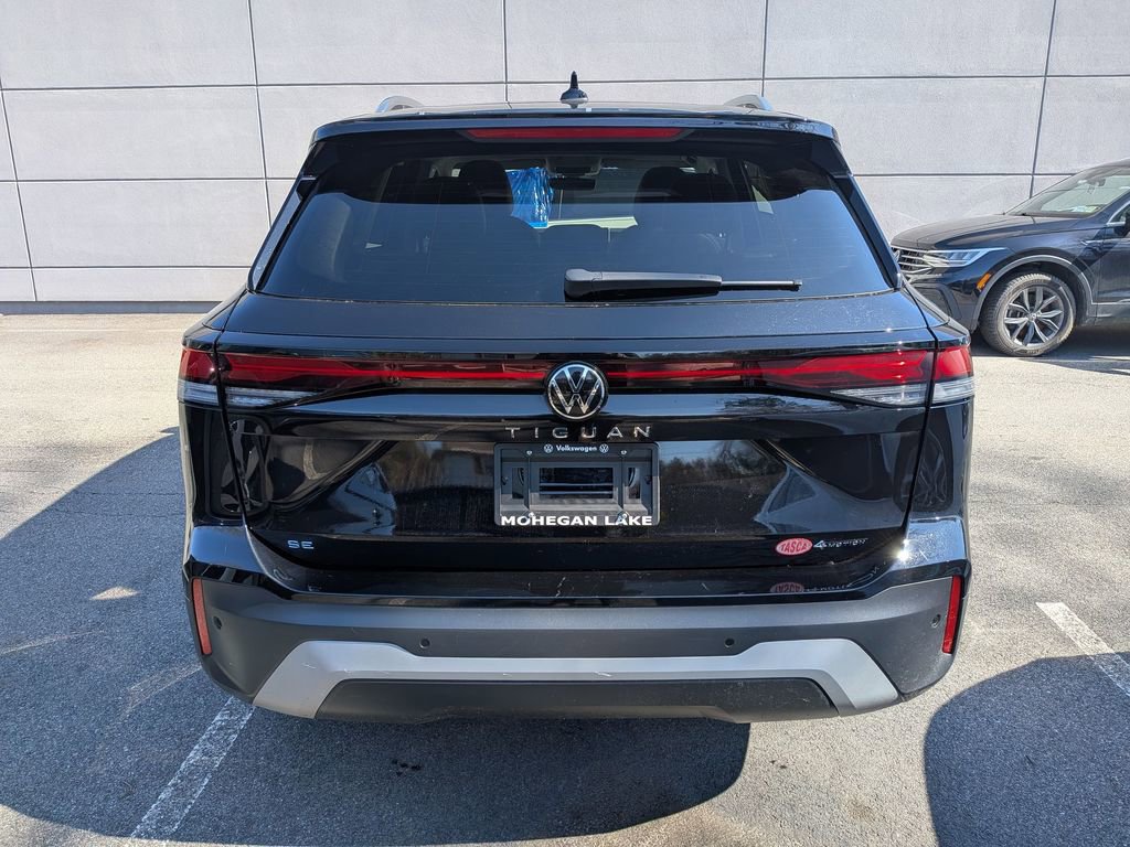 Used 2025 Volkswagen Tiguan SE w/ Panoramic Sunroof Package AWD/4WD image 4