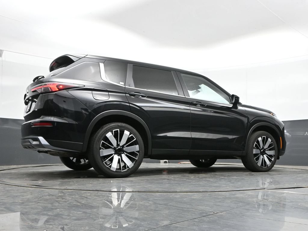Used 2025 Mitsubishi Outlander SE AWD/4WD image 42