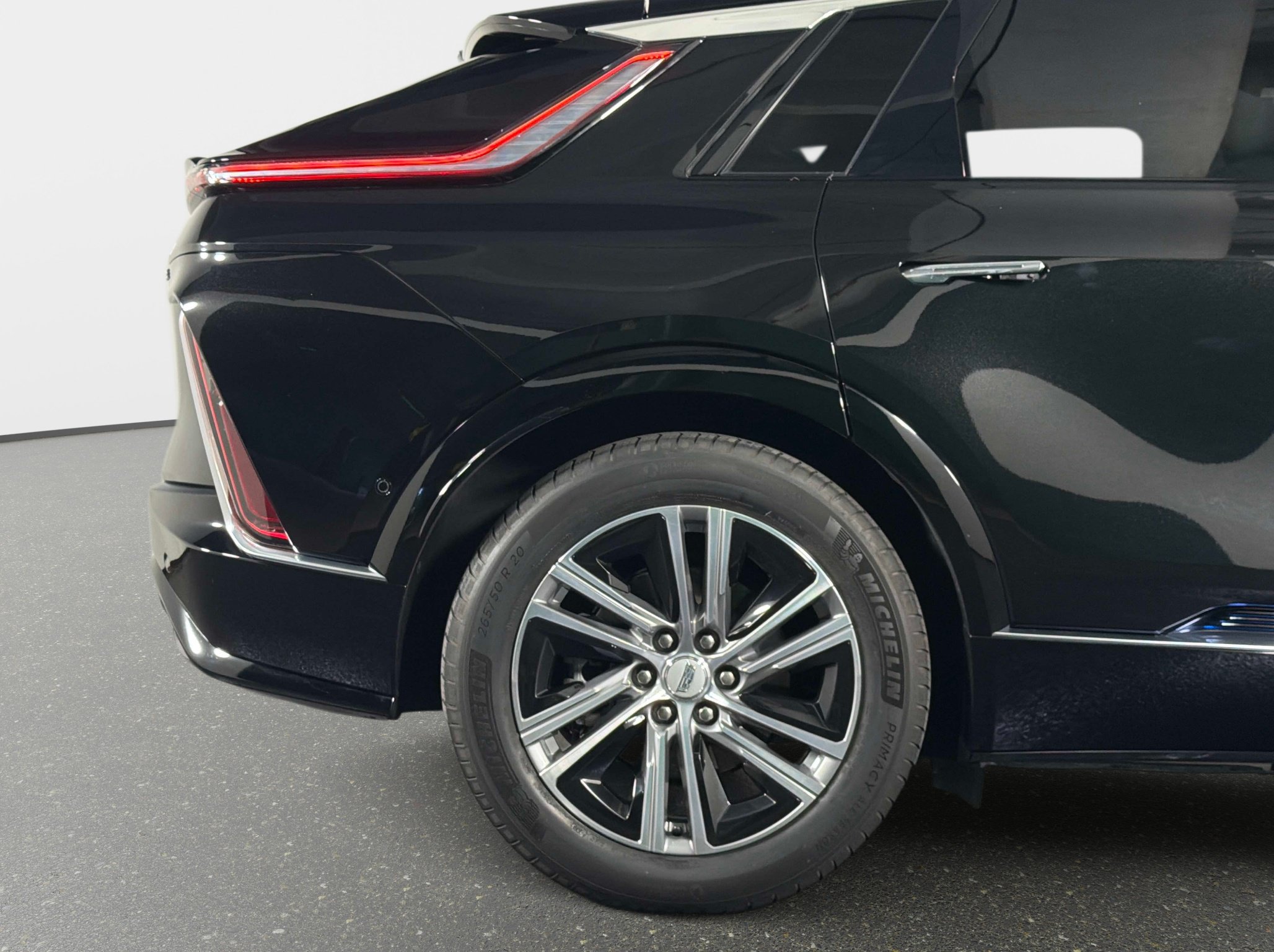 Used 2024 Cadillac Lyriq Luxury RWD image 4