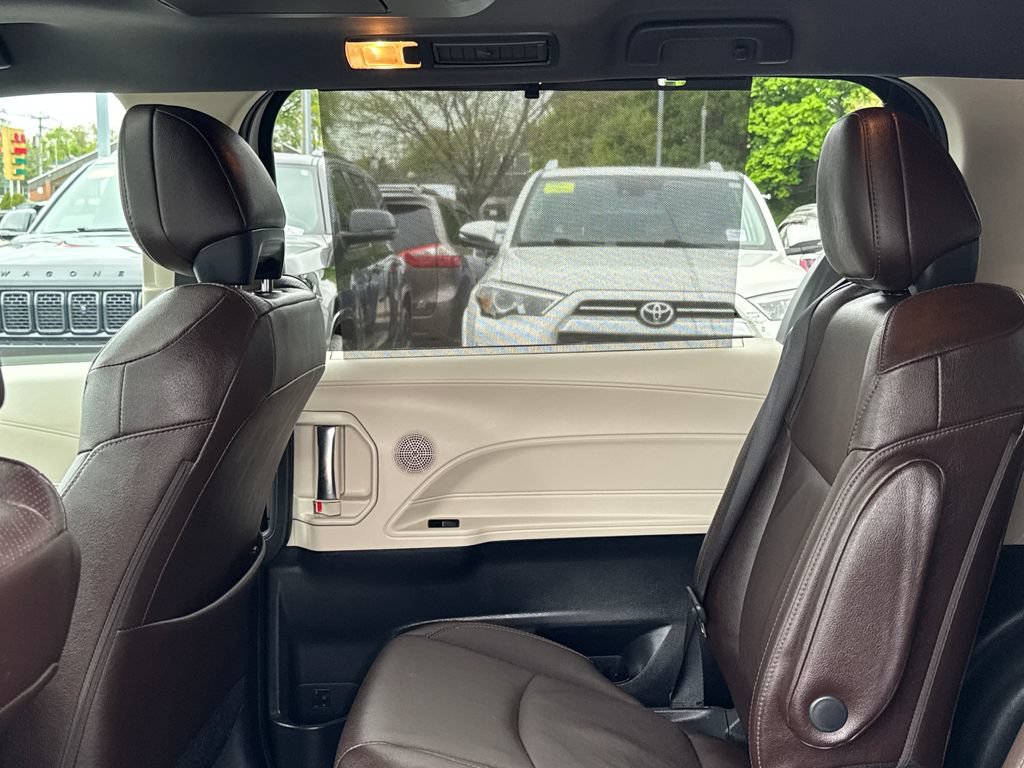 Used 2023 Toyota Sienna Platinum AWD/4WD image 61