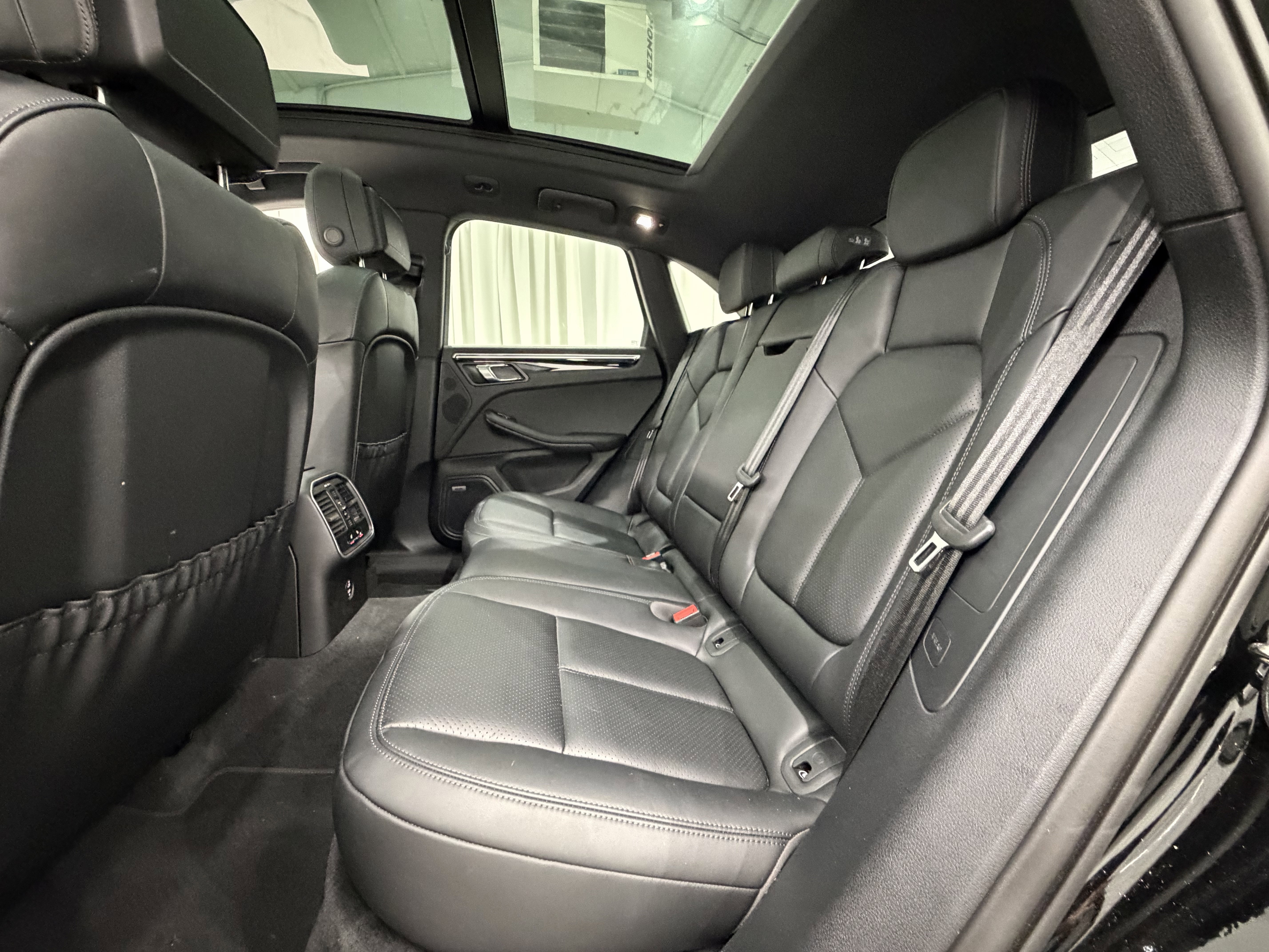 Certified 2025 Porsche Macan image 20