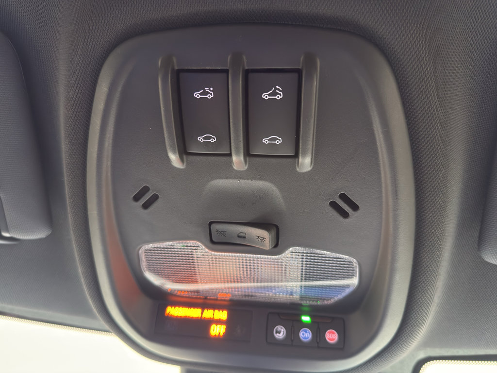 Used 2025 Chevrolet Trax RS w/ Sunroof Package image 38