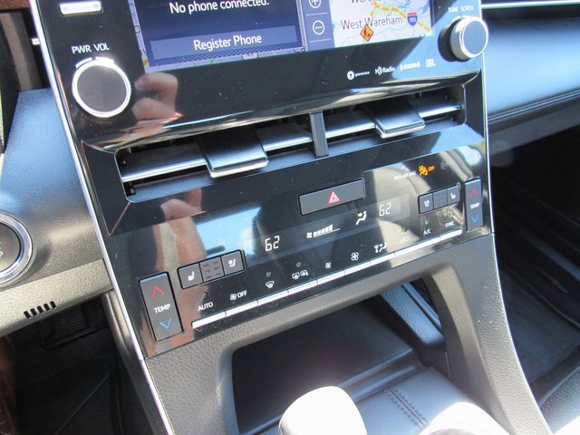Used 2022 Toyota Avalon Limited image 18