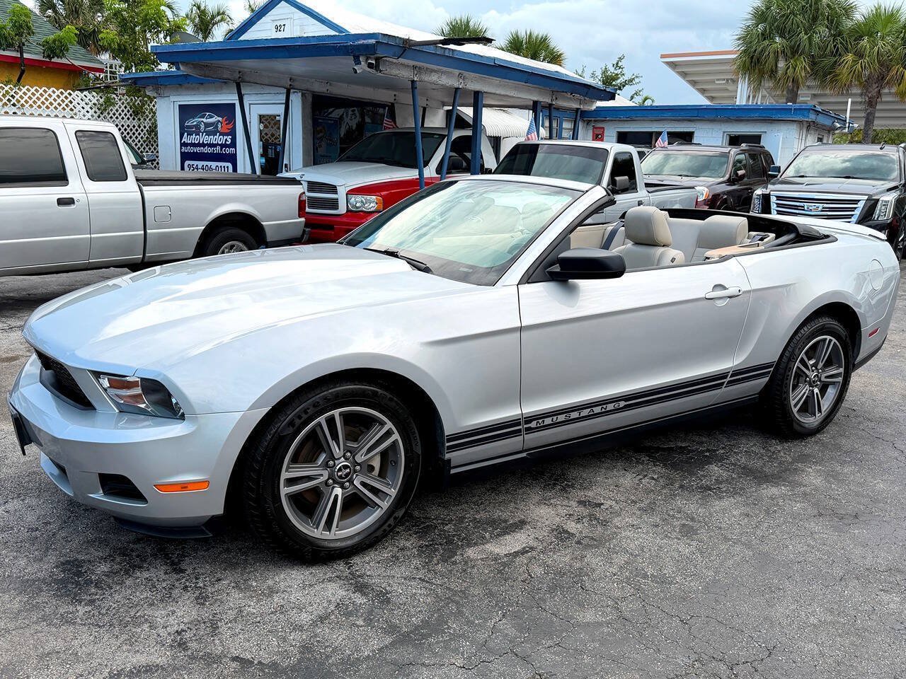 Used 2010 Ford Mustang Convertible RWD image 19