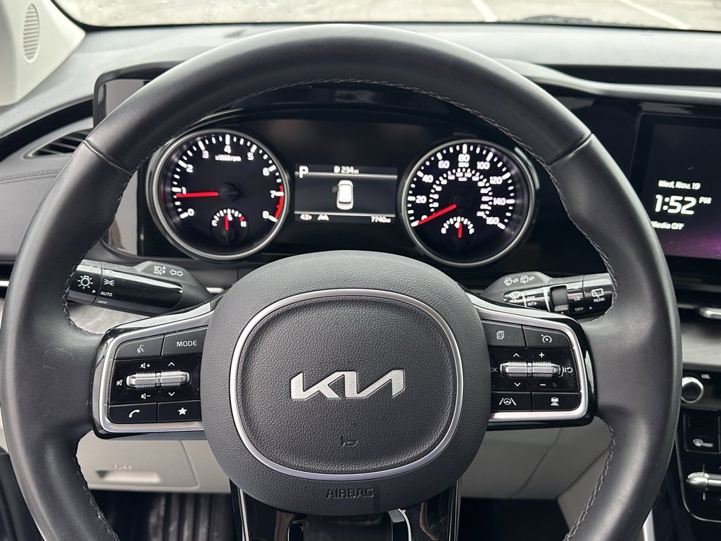Used 2024 Kia Carnival EX image 21