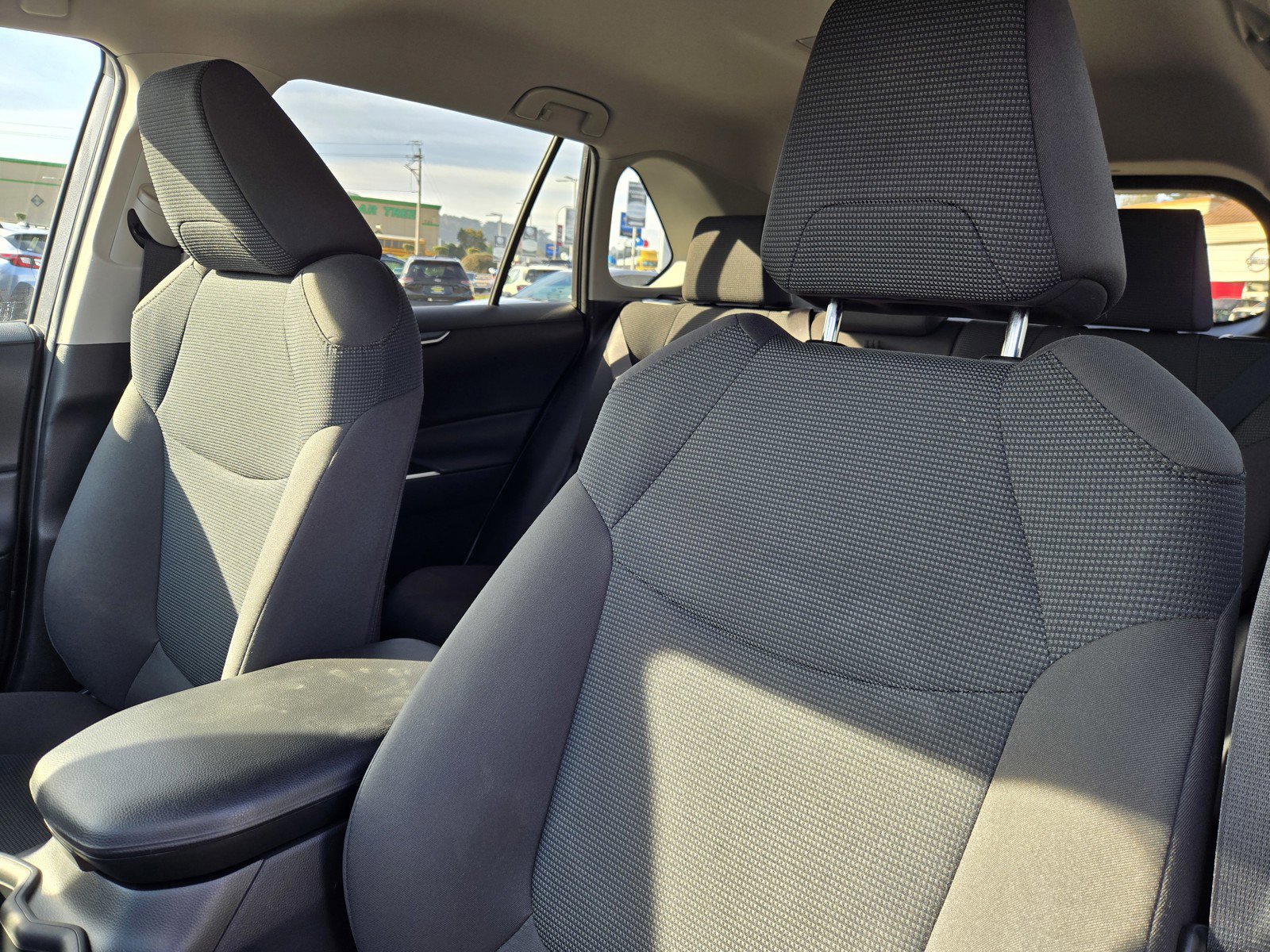 Used 2022 Toyota RAV4 LE image 16