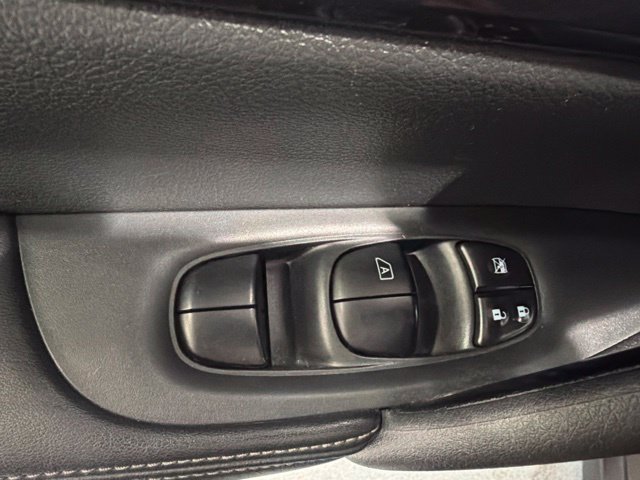 Used 2018 Nissan Rogue SV AWD/4WD image 20