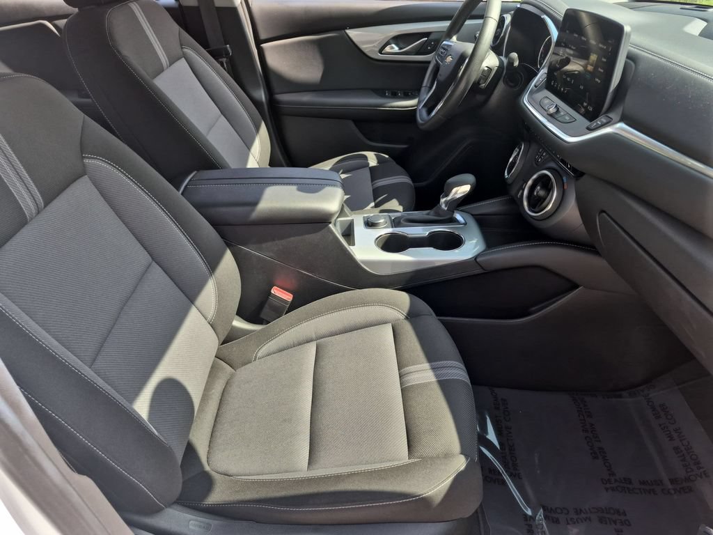 Used 2025 Chevrolet Blazer LT FWD image 30
