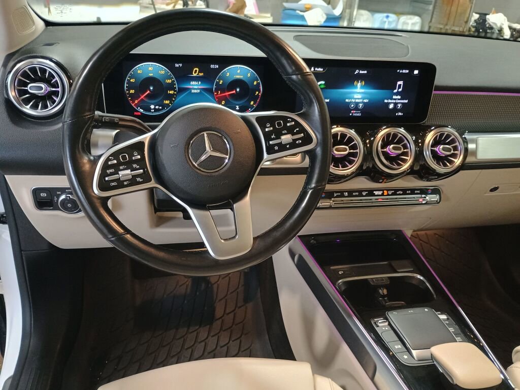 Used 2021 Mercedes-Benz GLB 250 4MATIC image 2