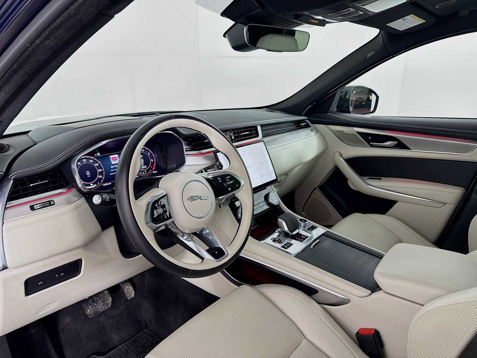 Used 2024 Jaguar F-PACE R-Dynamic S image 9