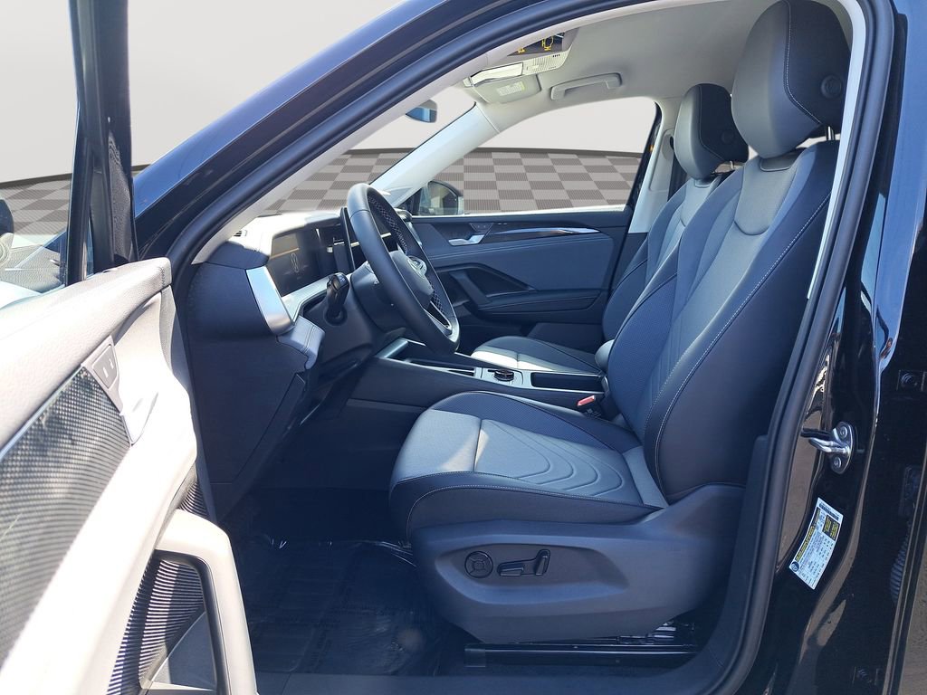 New 2025 Volkswagen Tiguan SE FWD image 12