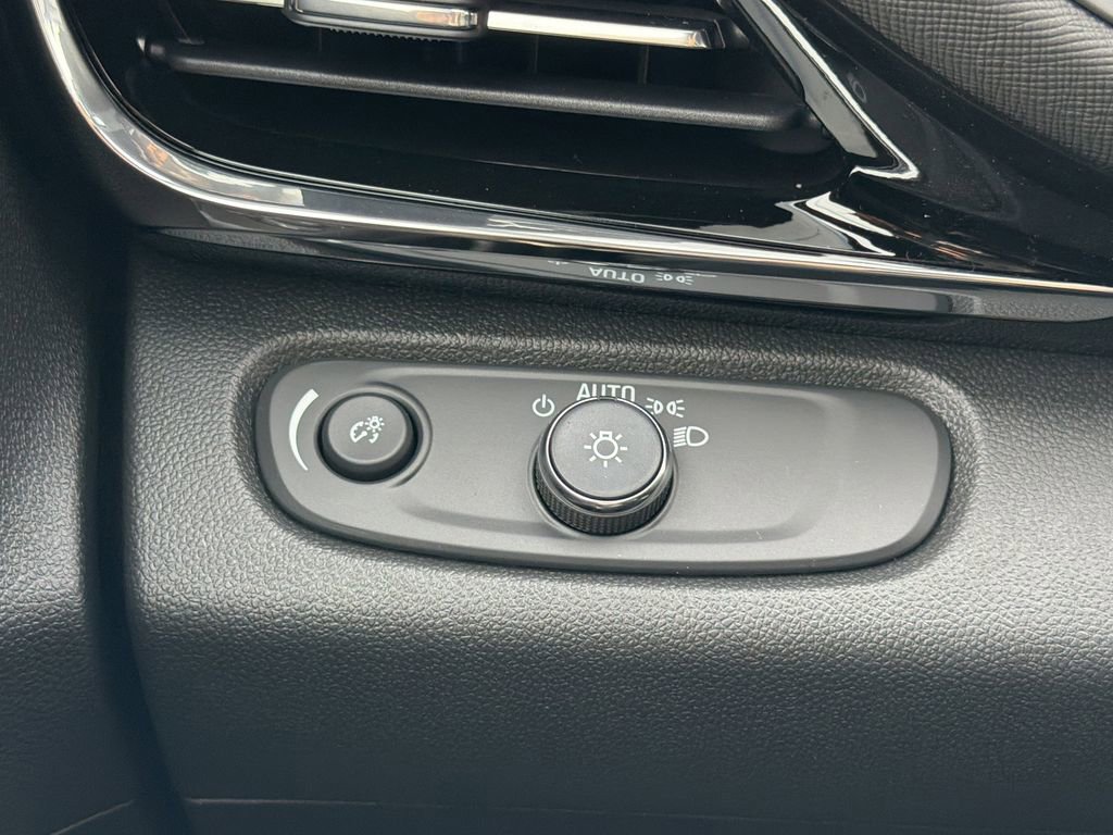 New 2026 Buick Envista Avenir image 11