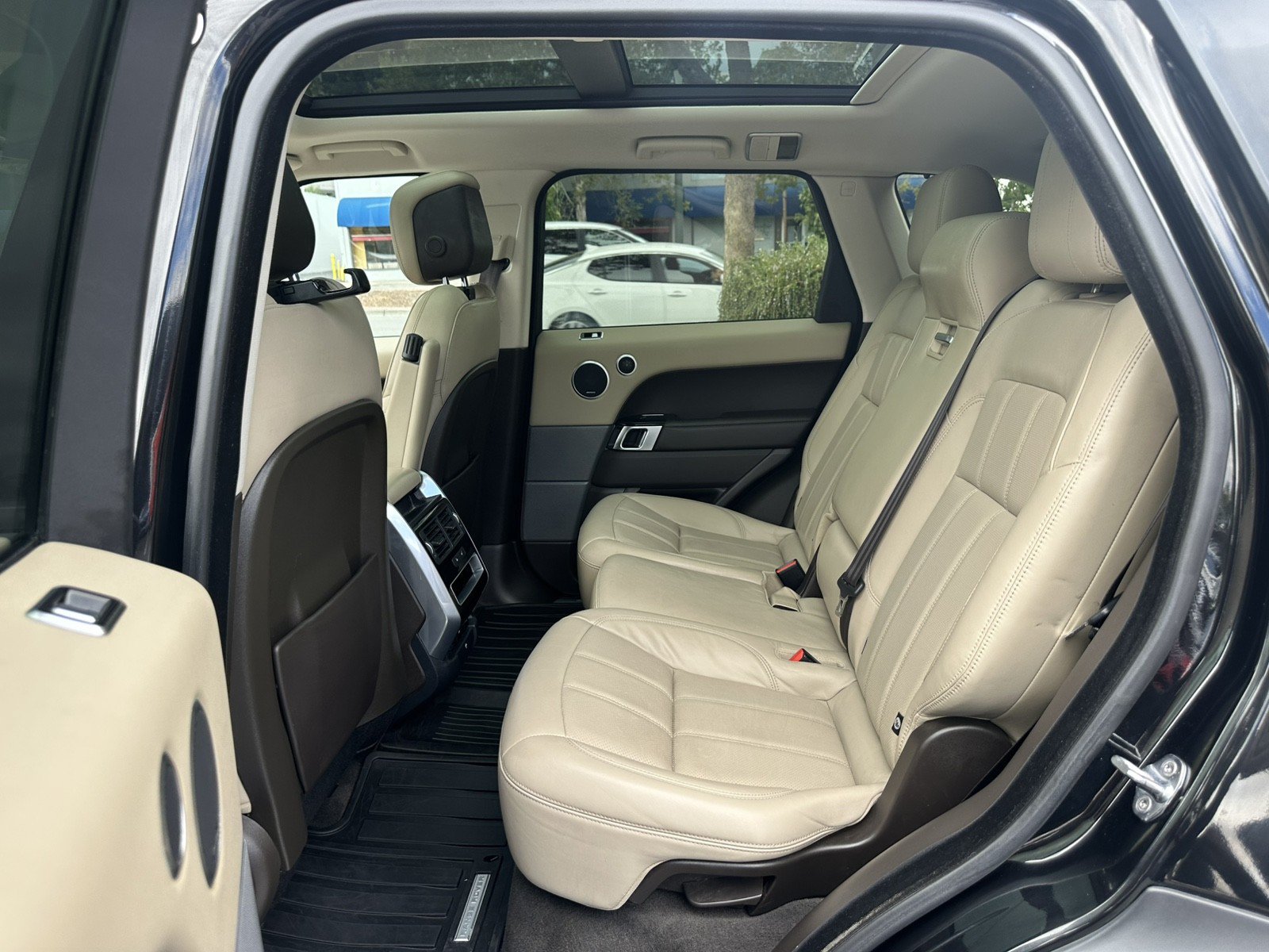 Used 2018 Land Rover Range Rover Sport HSE AWD/4WD image 17