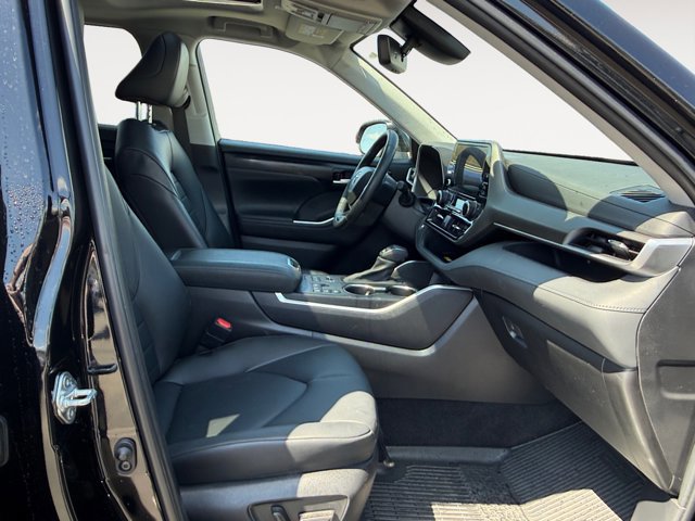 Used 2023 Toyota Highlander XLE AWD/4WD image 20