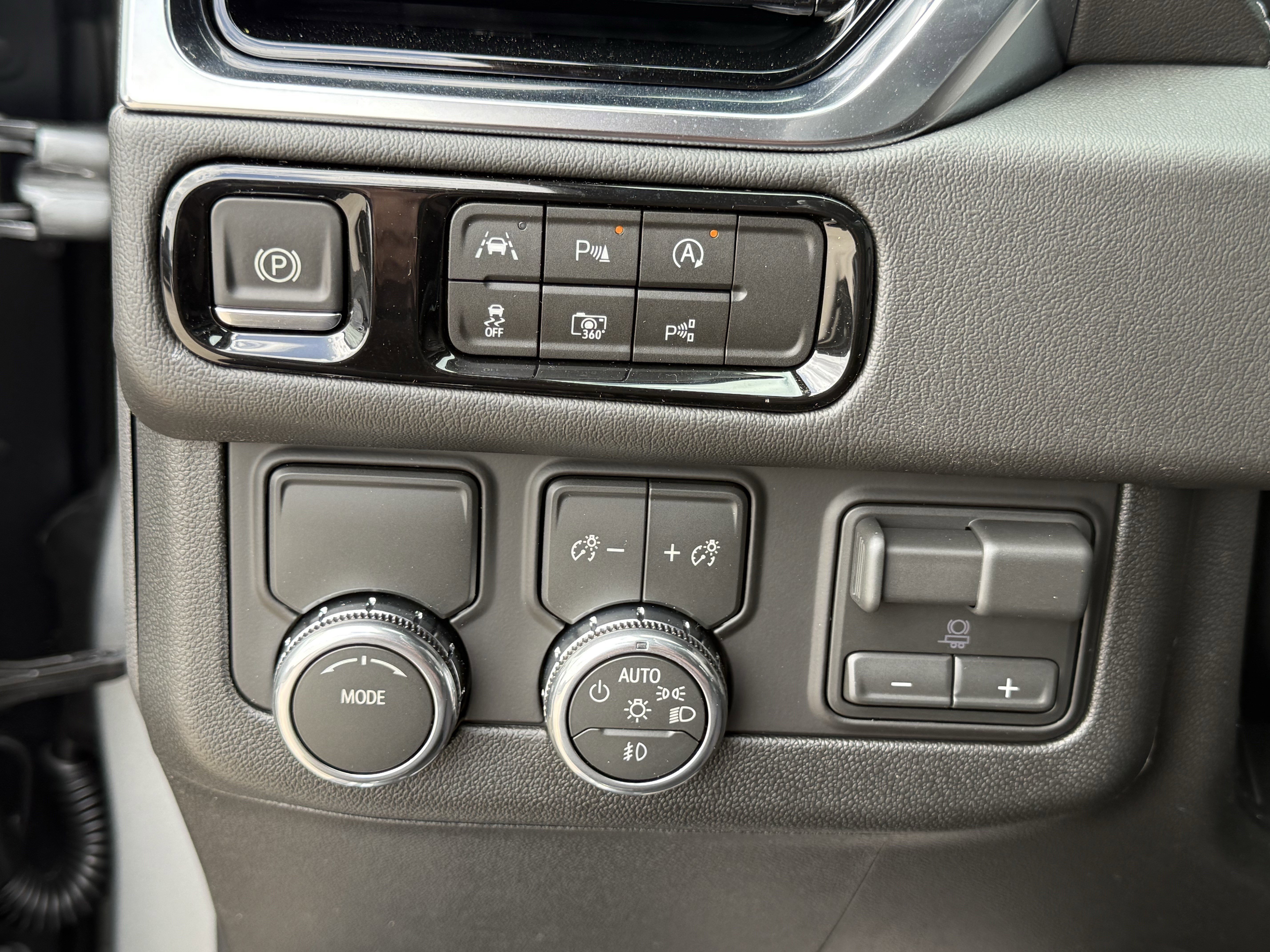 New 2026 GMC Yukon XL Denali w/ Denali Reserve Package image 19